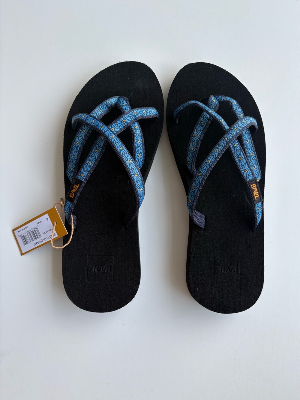 NWT Teva Women's Olowahu Sandals in Flower Loom Navy. Size 8